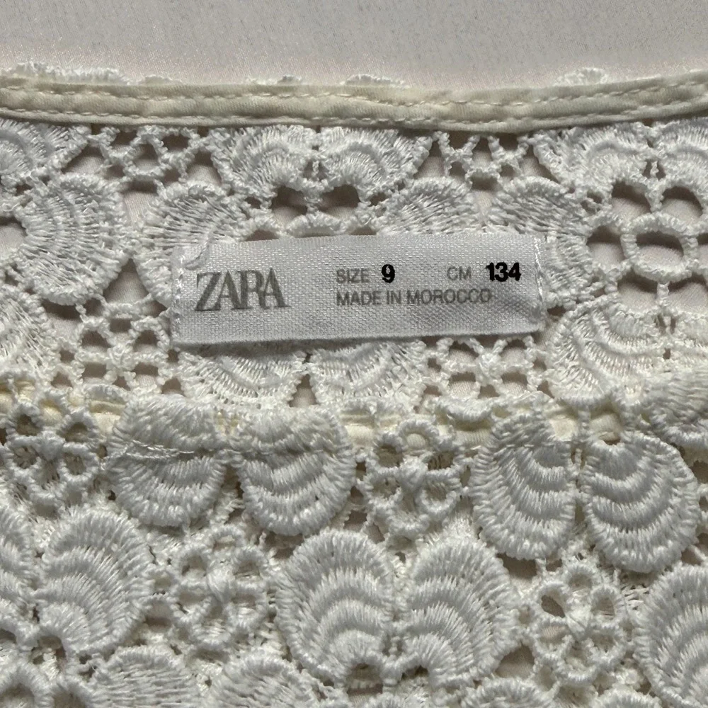 Zara Crochet Lace Blouse Top Womens 9 White Floral Round Neck Cropped Casual